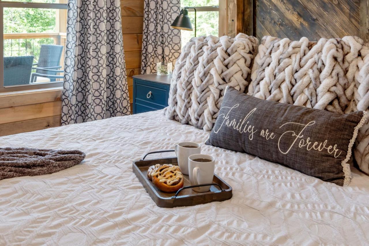 New / 3 King Suites / Sleeps12 / View / 5 Mi To Pf / Hot Tub Сев'єрвілл Екстер'єр фото