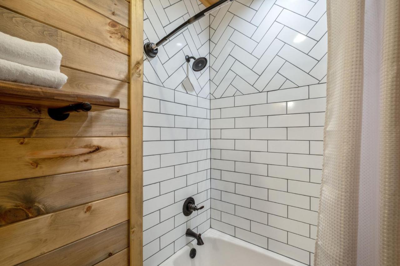 New / 3 King Suites / Sleeps12 / View / 5 Mi To Pf / Hot Tub Сев'єрвілл Екстер'єр фото