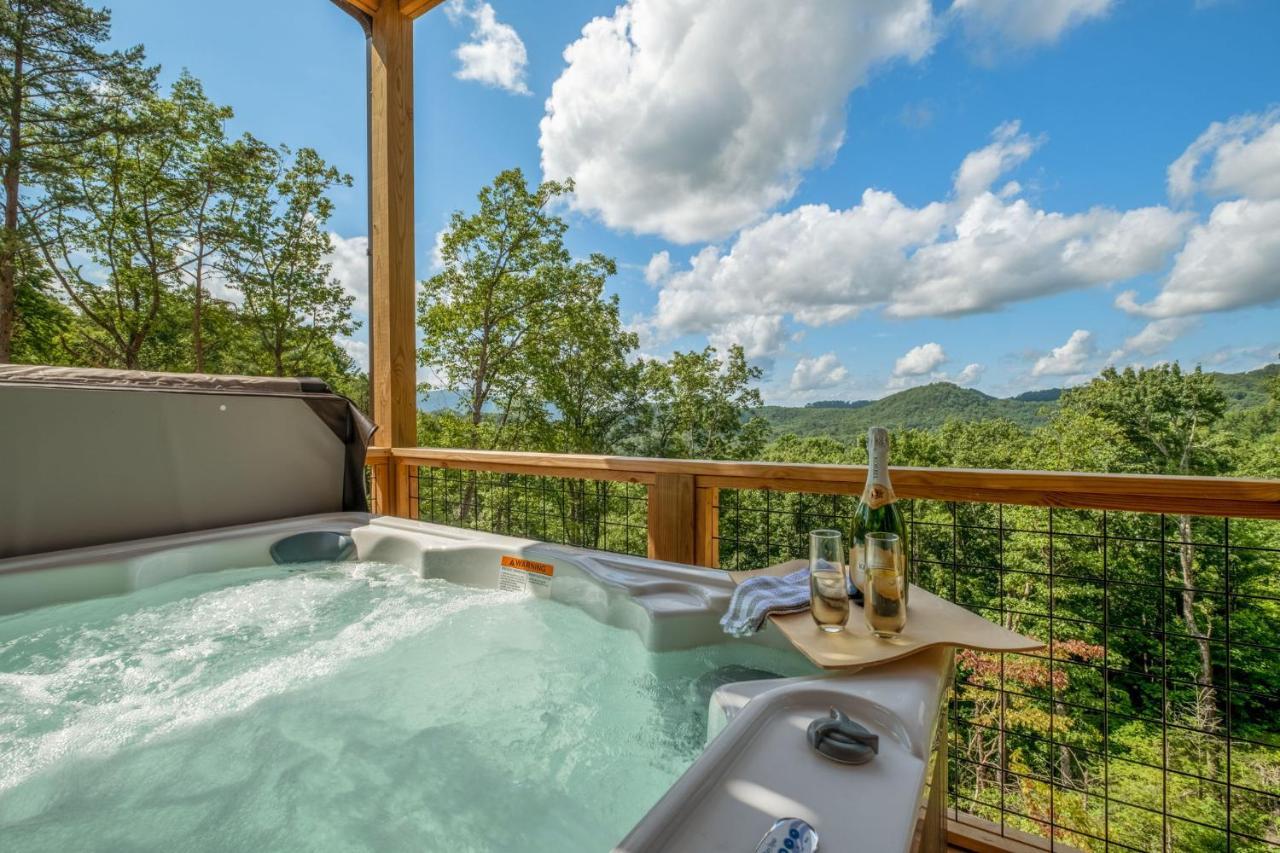 New / 3 King Suites / Sleeps12 / View / 5 Mi To Pf / Hot Tub Сев'єрвілл Екстер'єр фото