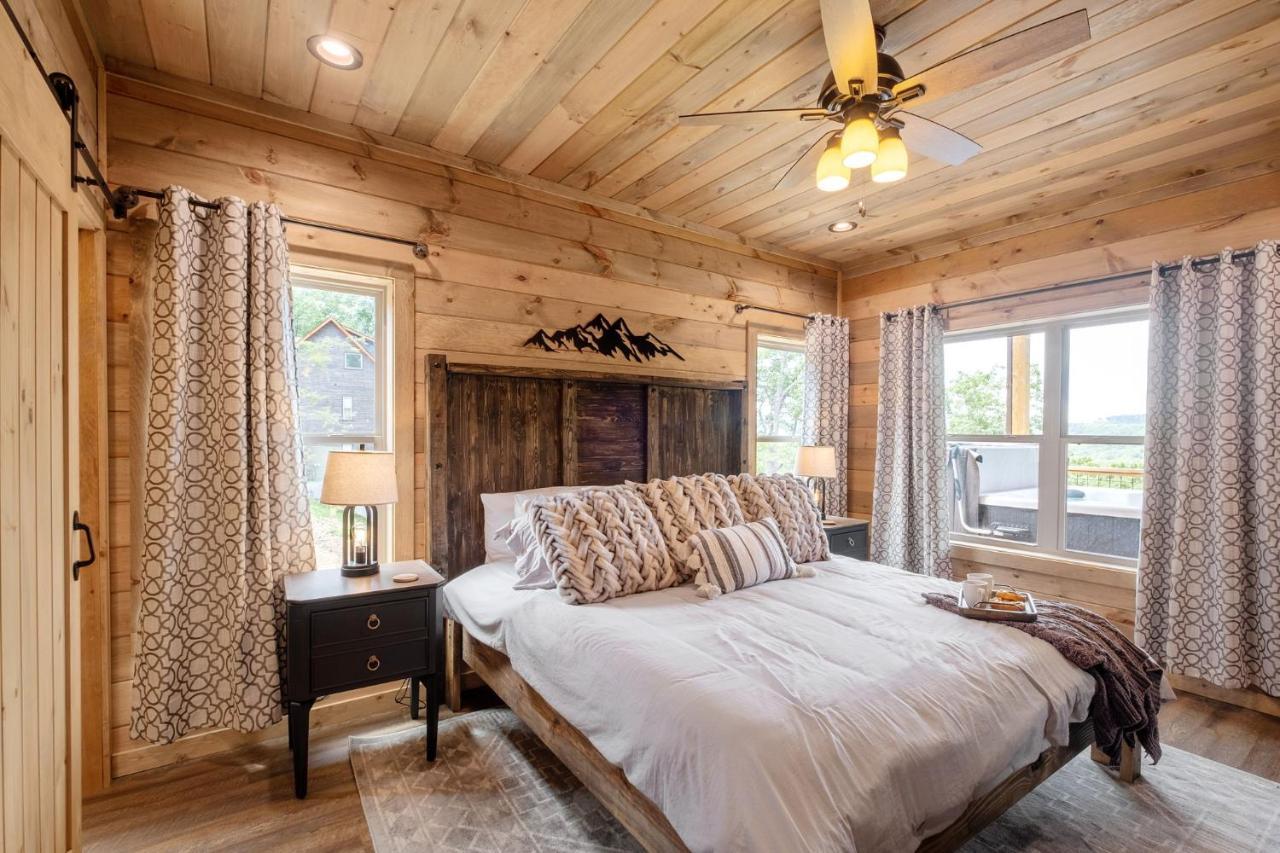 New / 3 King Suites / Sleeps12 / View / 5 Mi To Pf / Hot Tub Сев'єрвілл Екстер'єр фото